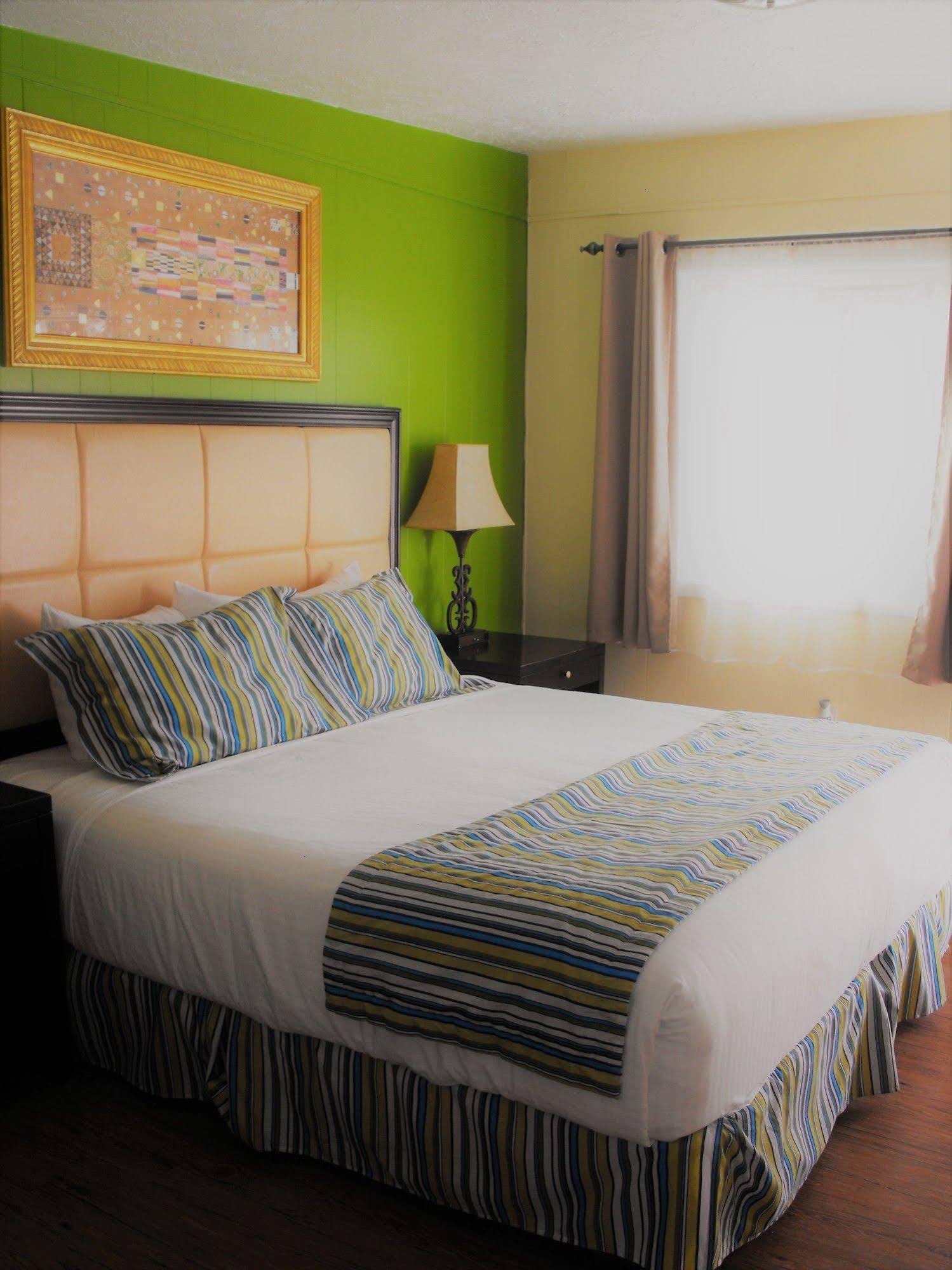 Eagle Crater Lake Inn