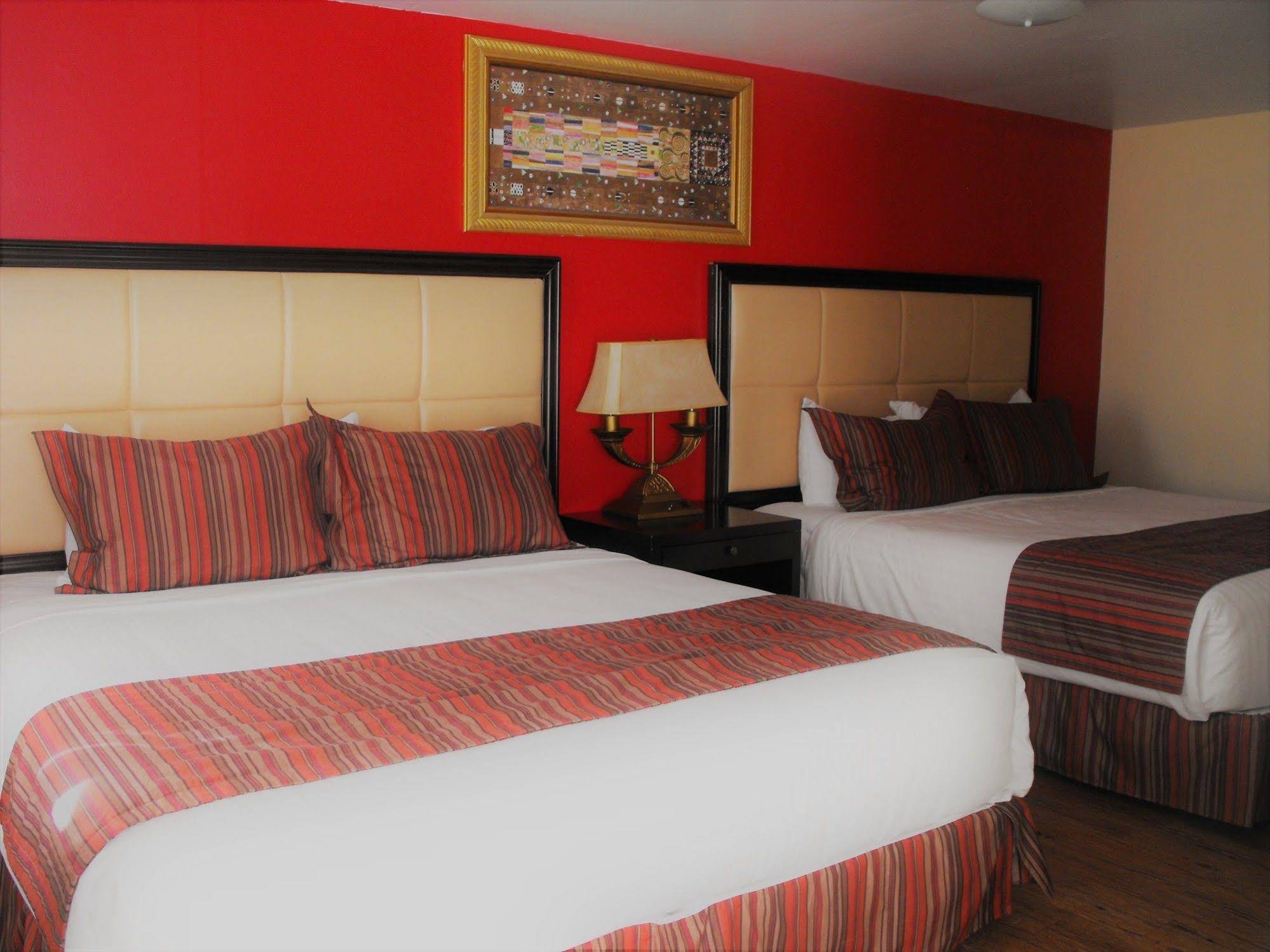 Eagle Crater Lake Inn