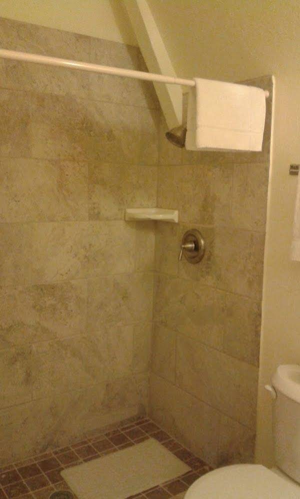 Eagle Crater Lake Inn