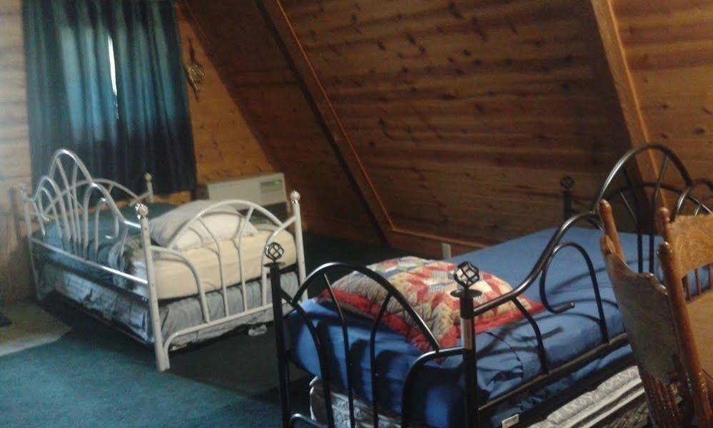 Eagle Crater Lake Inn