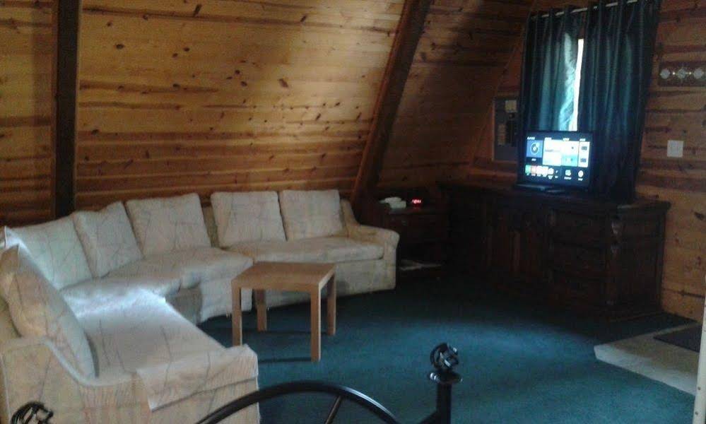 Eagle Crater Lake Inn