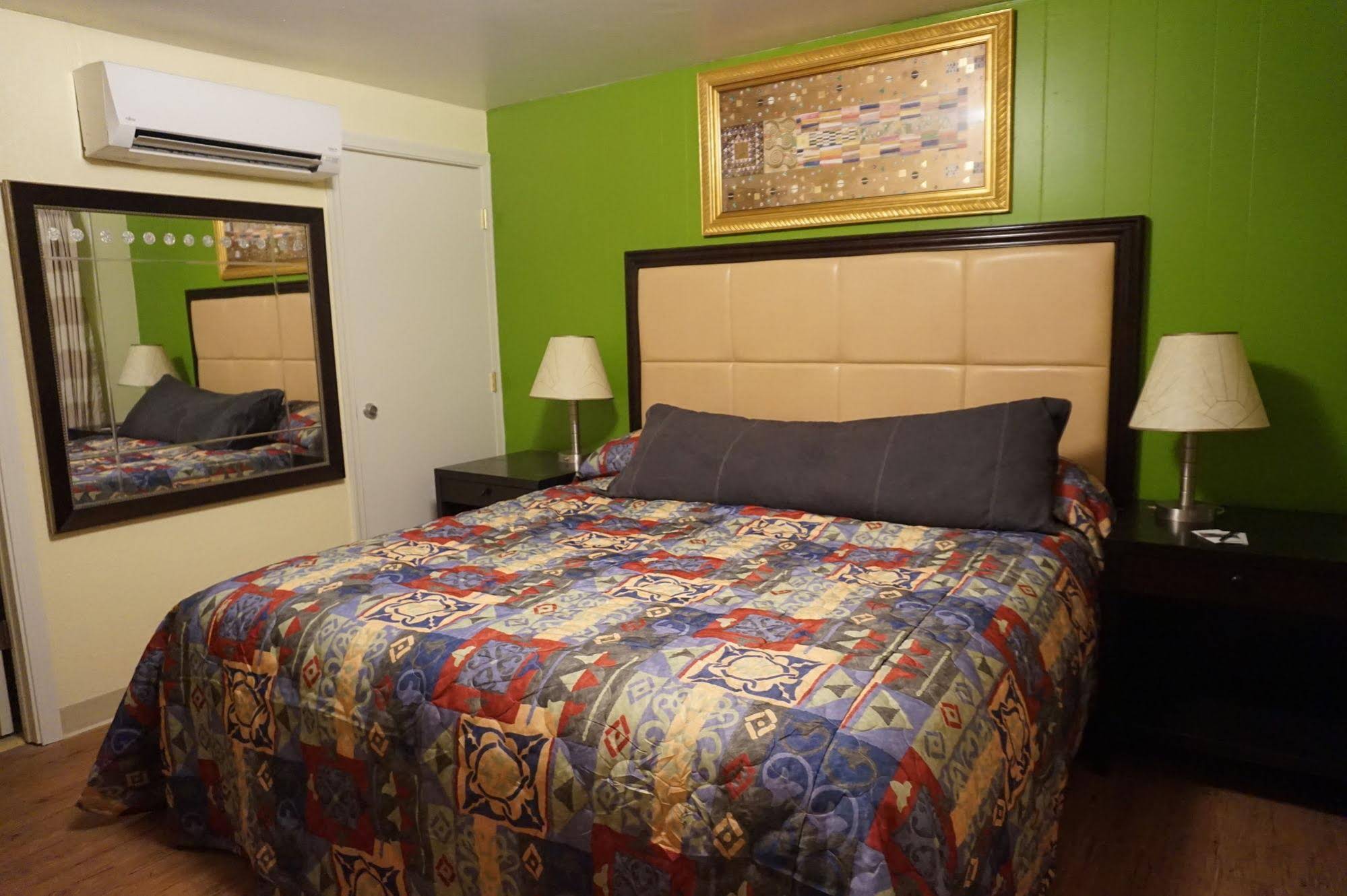 Eagle Crater Lake Inn