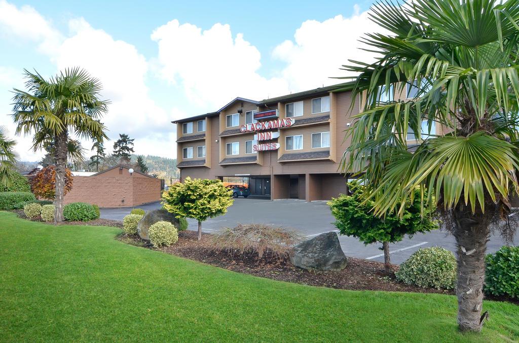 Clackamas Inn & Suites