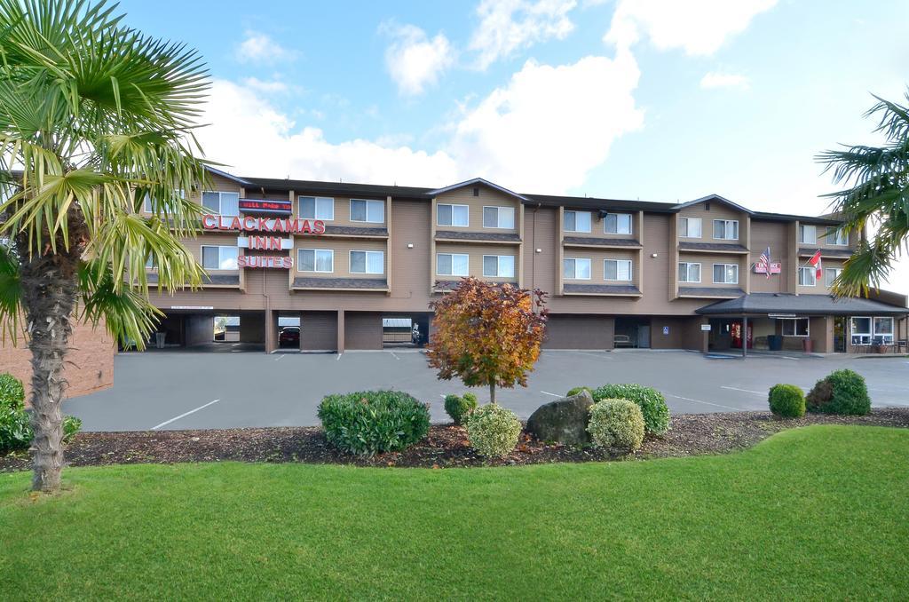 Clackamas Inn & Suites