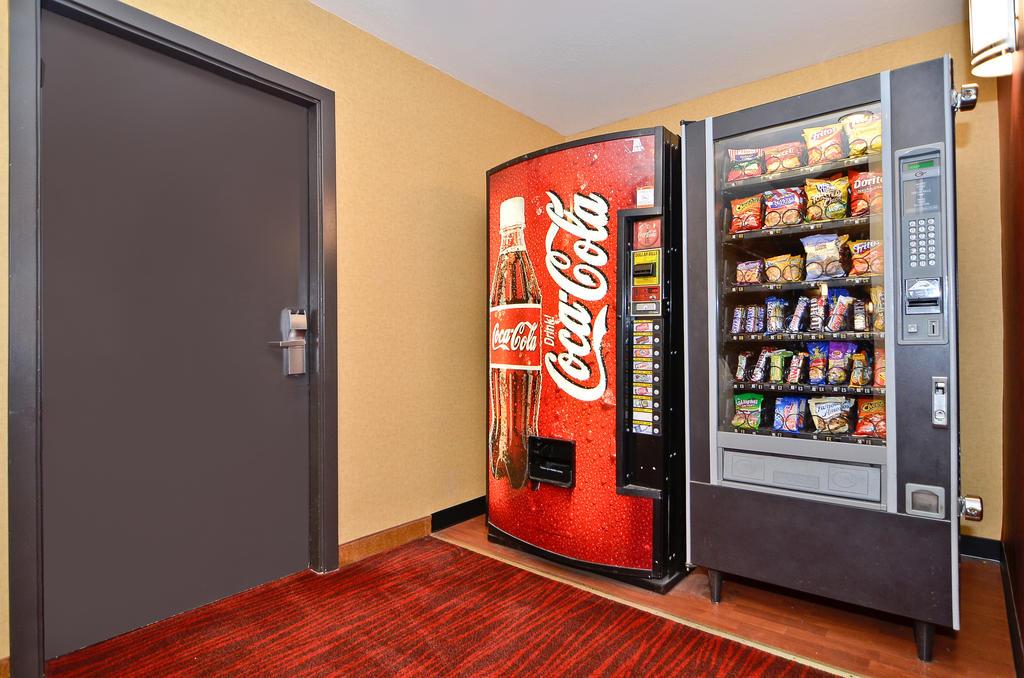Clackamas Inn & Suites