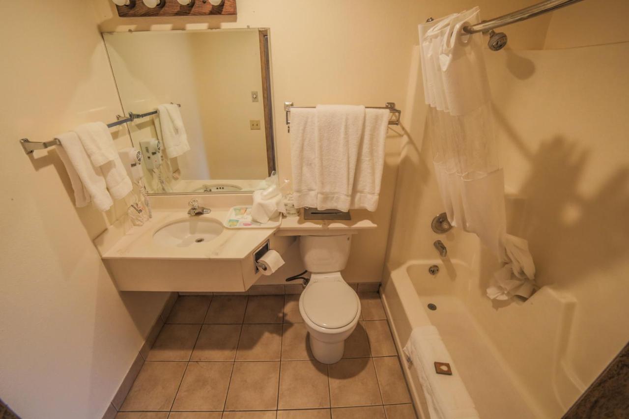 Sunnyside Inn & Suites