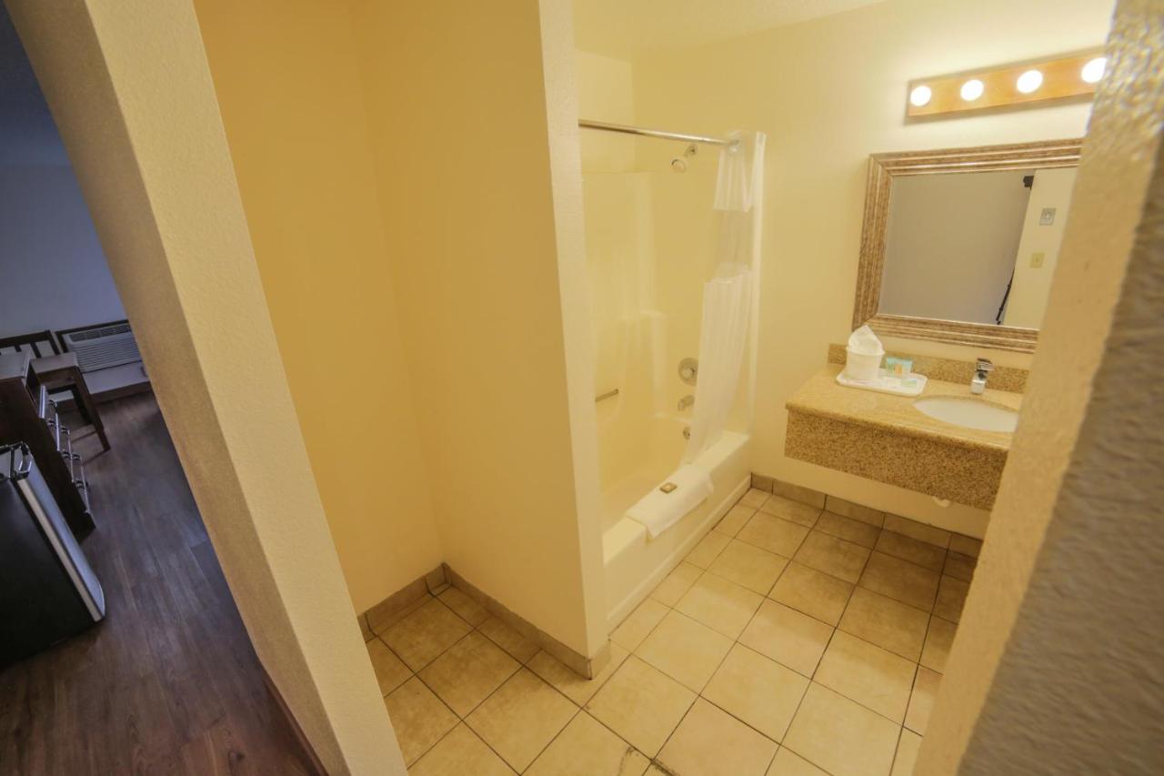 Sunnyside Inn & Suites