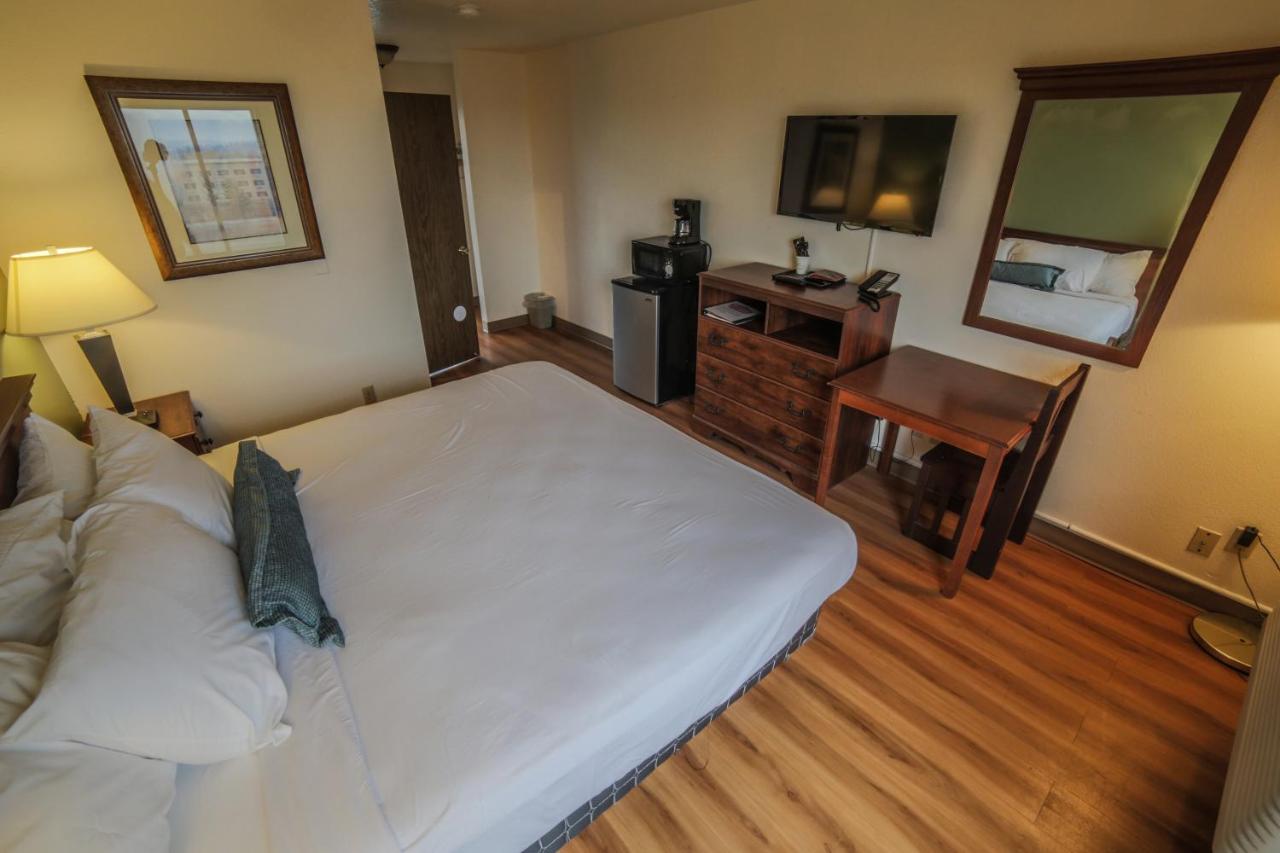 Sunnyside Inn & Suites