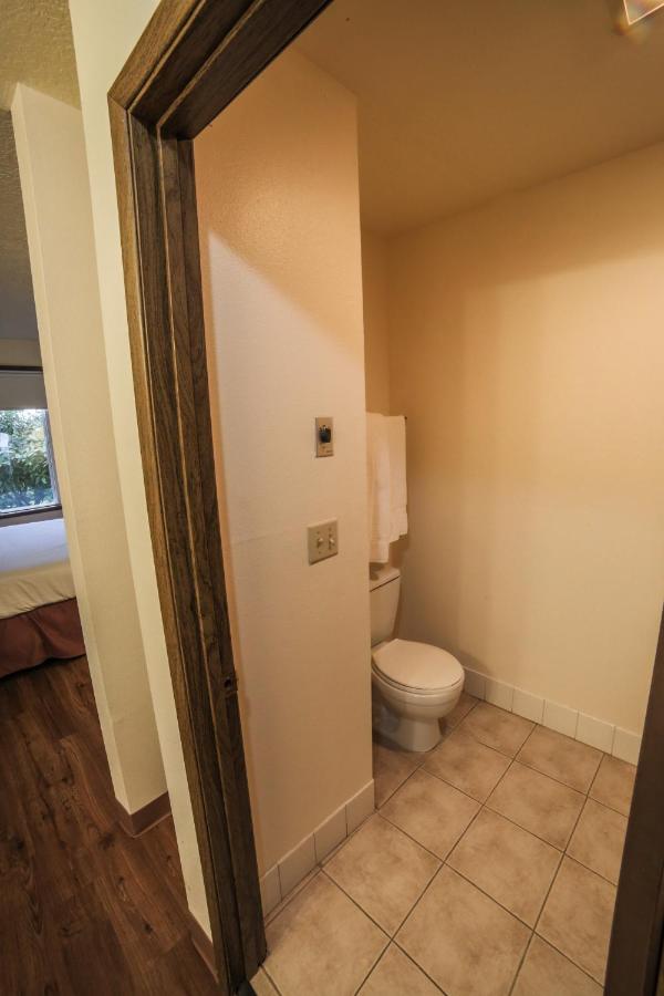 Sunnyside Inn & Suites