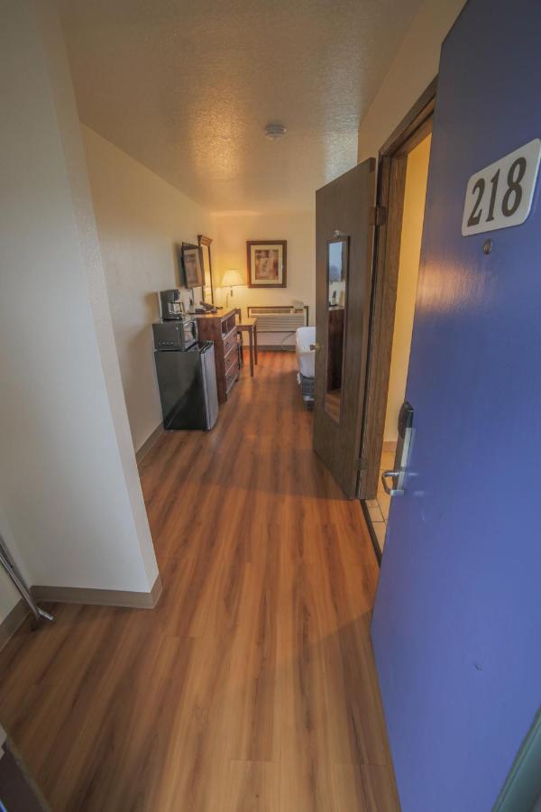 Sunnyside Inn & Suites