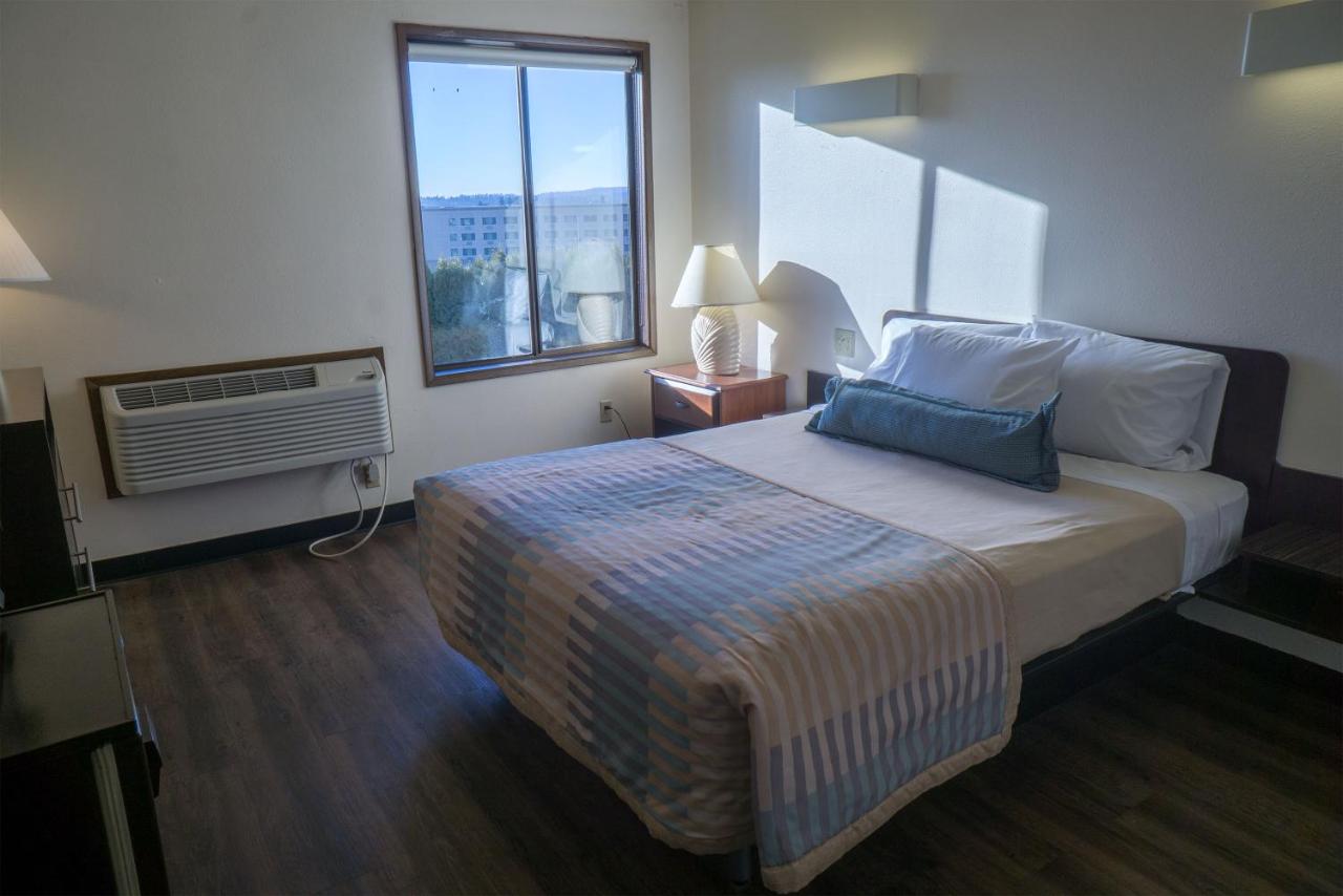 Sunnyside Inn & Suites