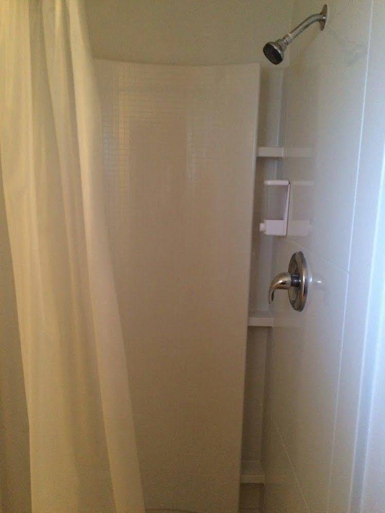 Captain John's Motel