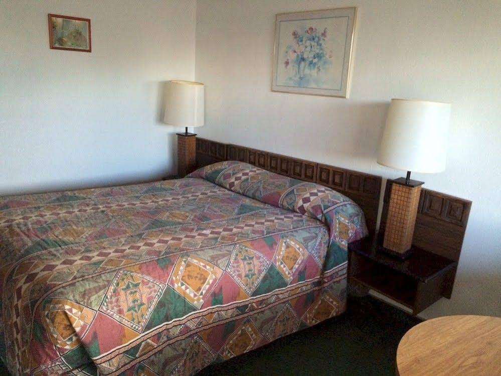 Captain John's Motel