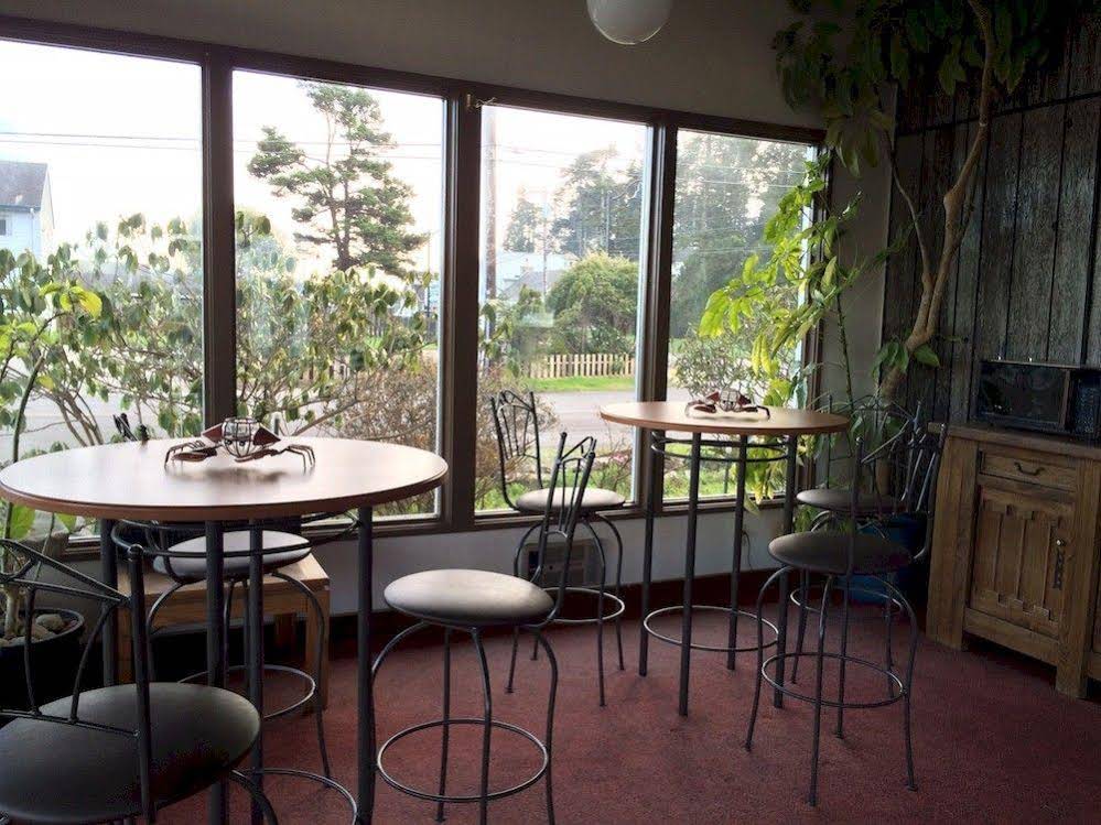 Captain John's Motel