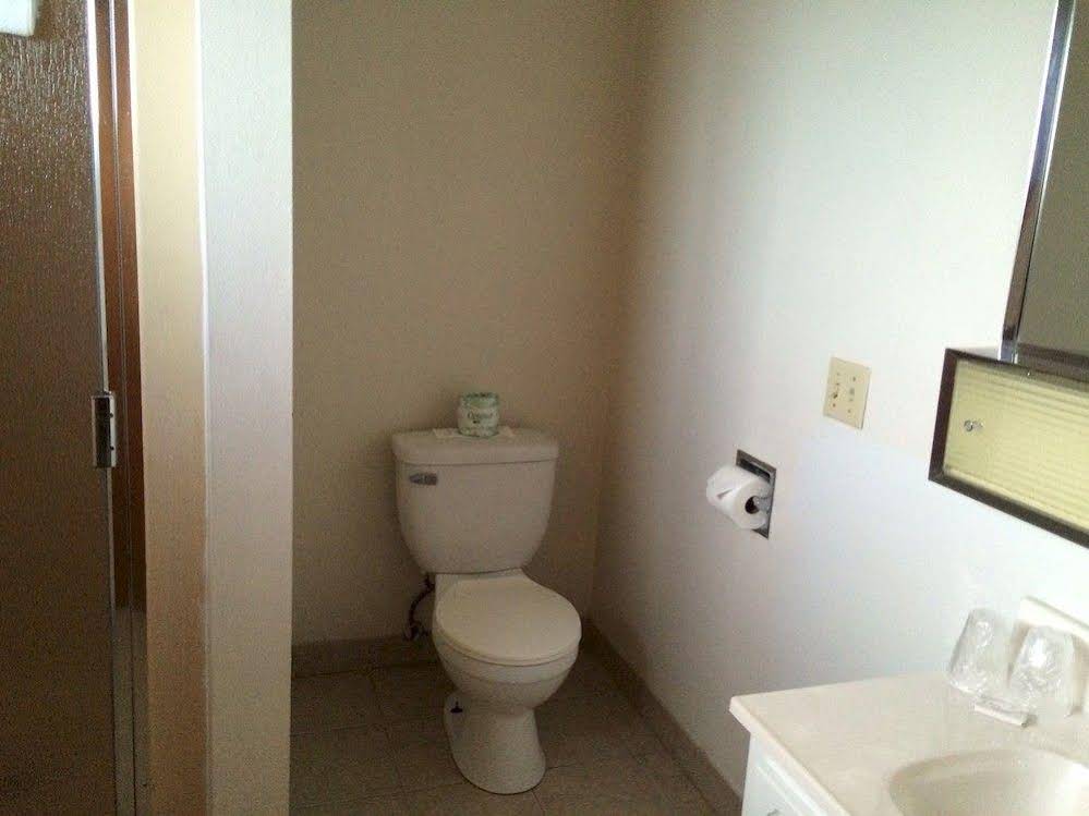 Captain John's Motel