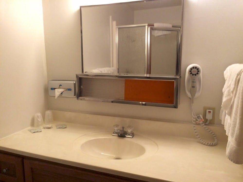 Captain John's Motel