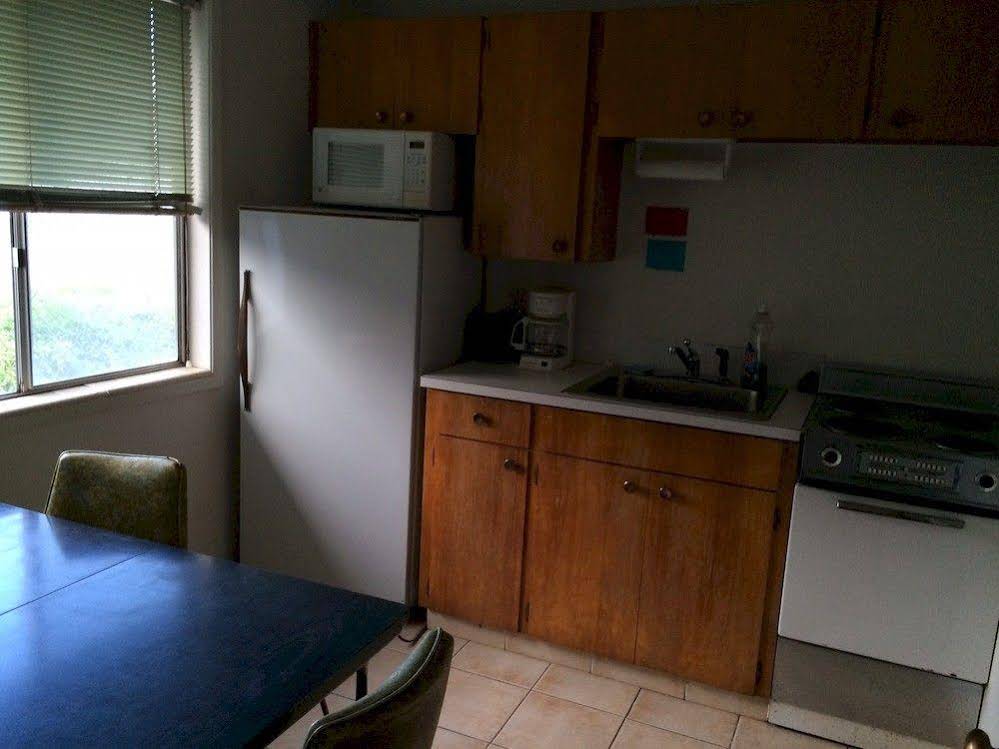 Captain John's Motel