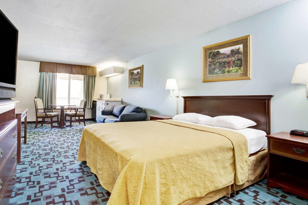 Super 8 by Wyndham Creswell / South Eugene