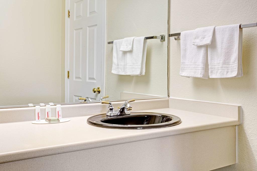 Super 8 by Wyndham Creswell / South Eugene