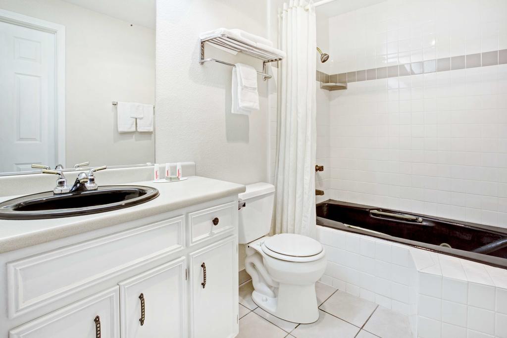 Super 8 by Wyndham Creswell / South Eugene