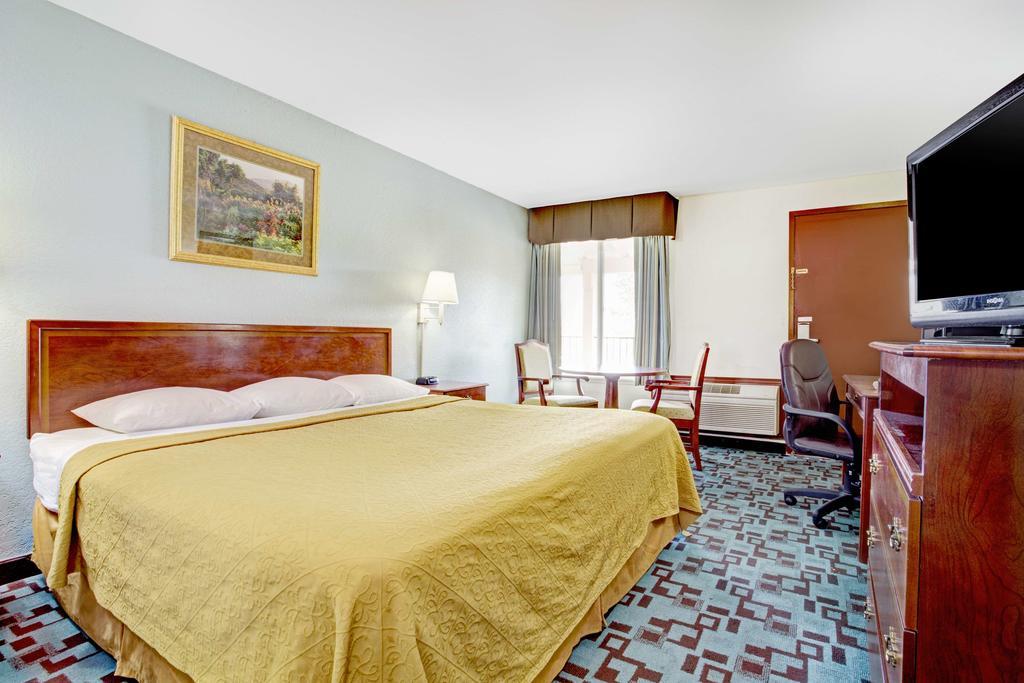 Super 8 by Wyndham Creswell / South Eugene