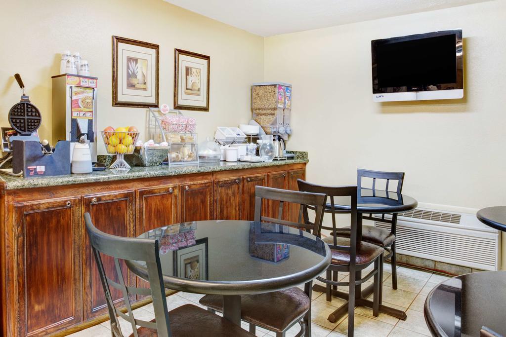 Super 8 by Wyndham Creswell / South Eugene