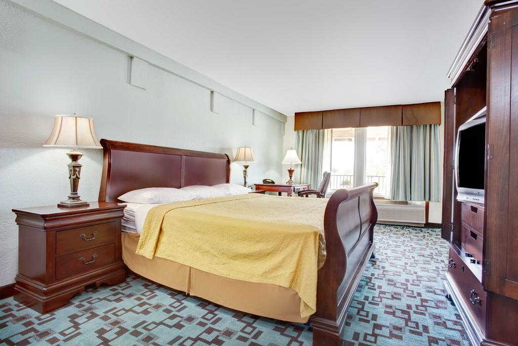 Super 8 by Wyndham Creswell / South Eugene