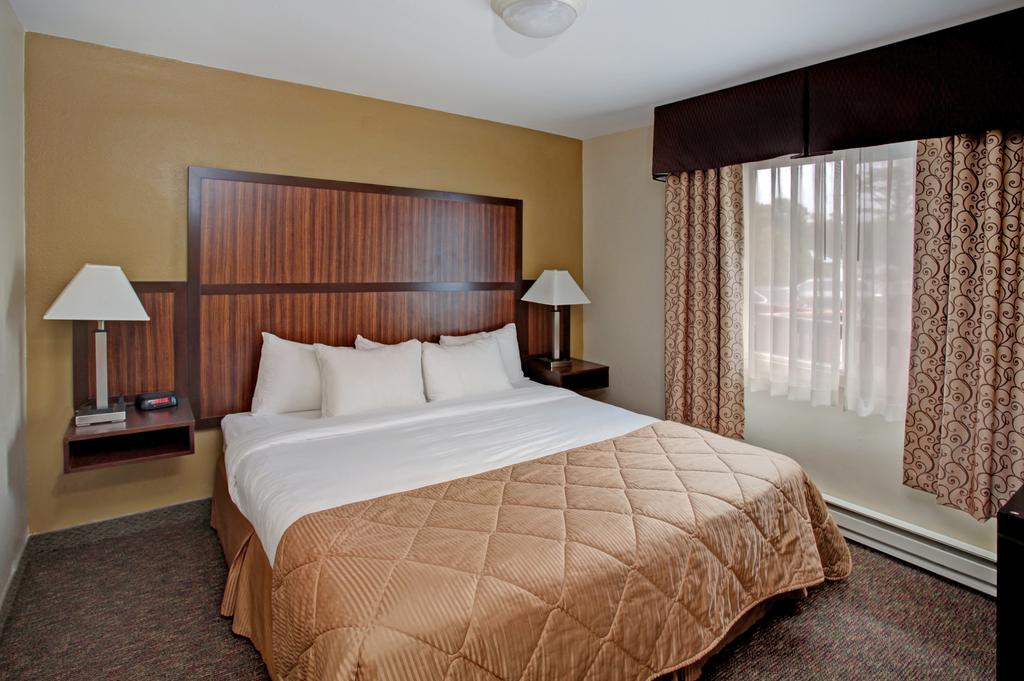 Clarion Inn Surfrider Resort