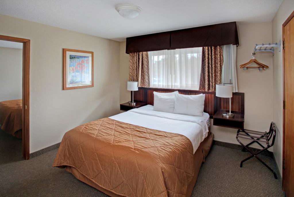 Clarion Inn Surfrider Resort