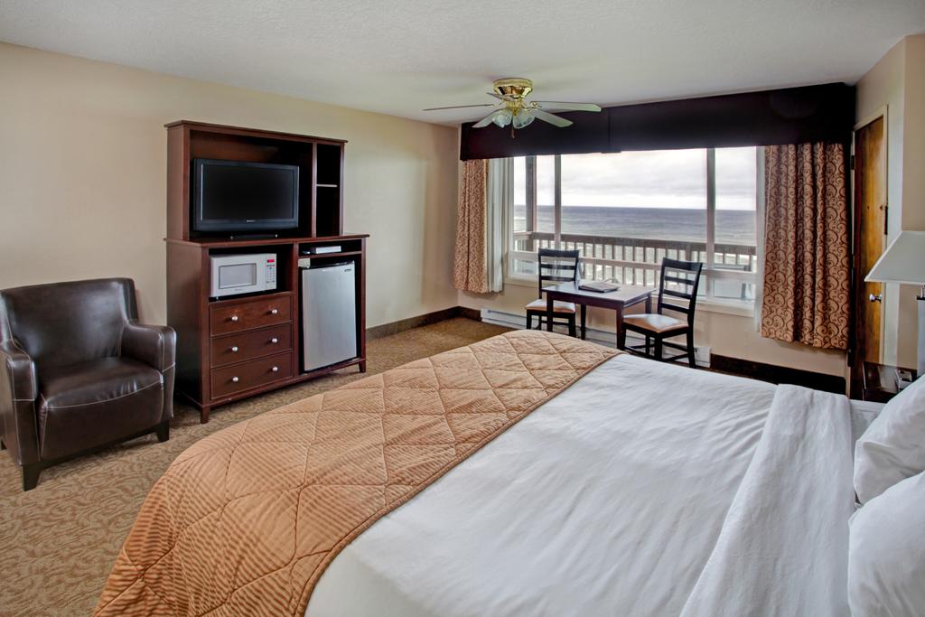 Clarion Inn Surfrider Resort