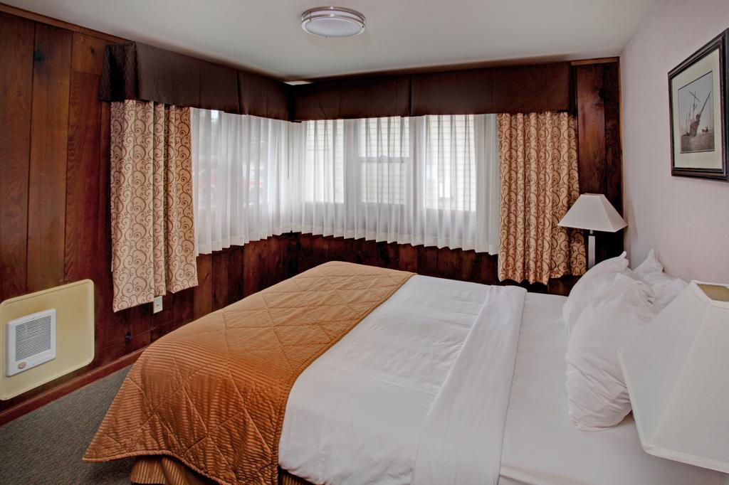 Clarion Inn Surfrider Resort