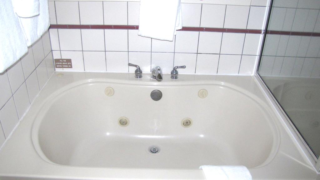 Clarion Inn Surfrider Resort