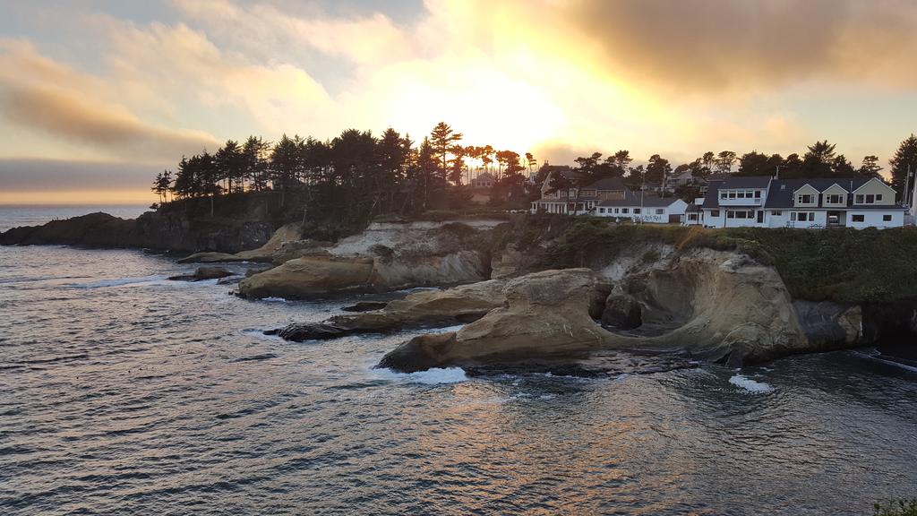 Clarion Inn Surfrider Resort