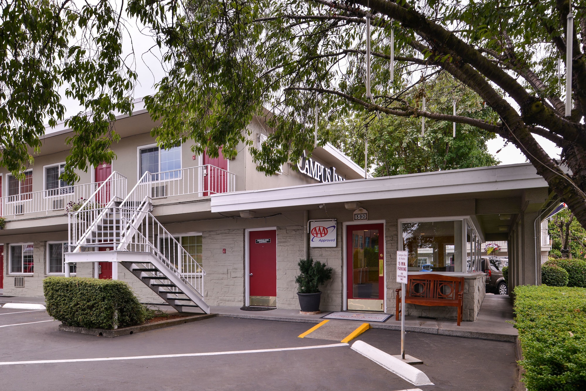 Campus Inn & Suites