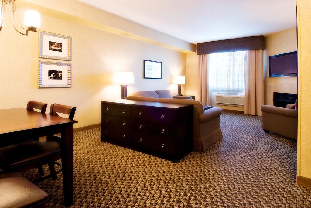 Holiday Inn Express Hotel & Suites Eugene Downtown University