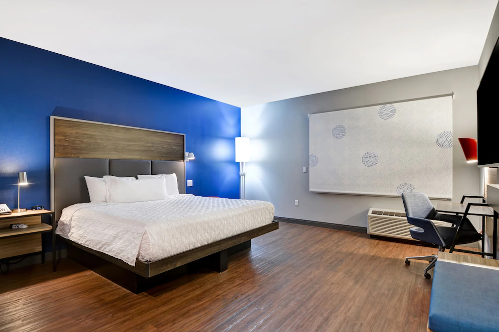 Tru by Hilton Eugene