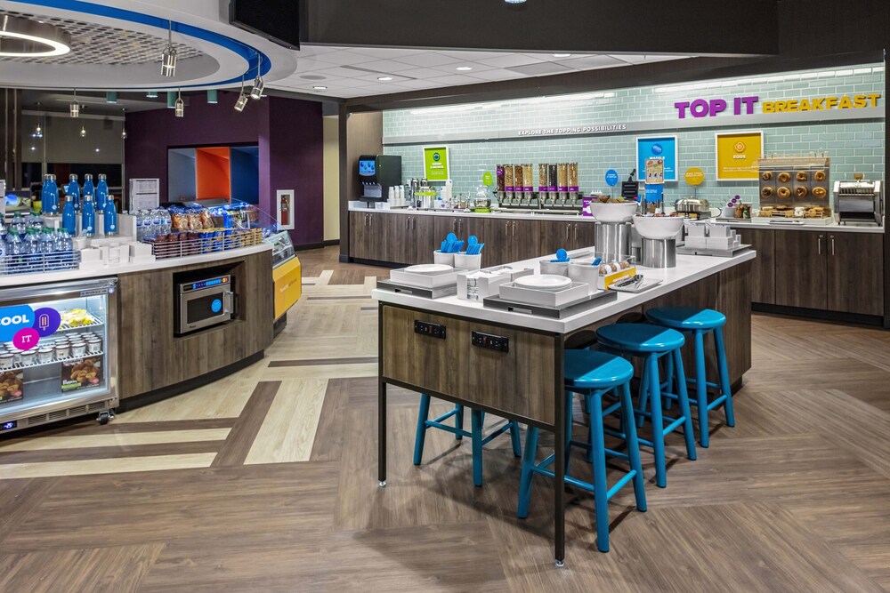 Tru by Hilton Eugene