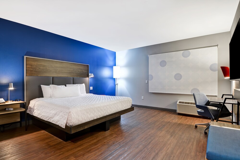 Tru by Hilton Eugene