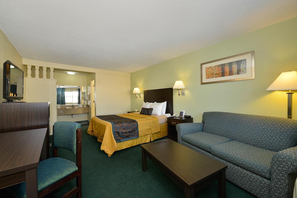 University Inn & Suites