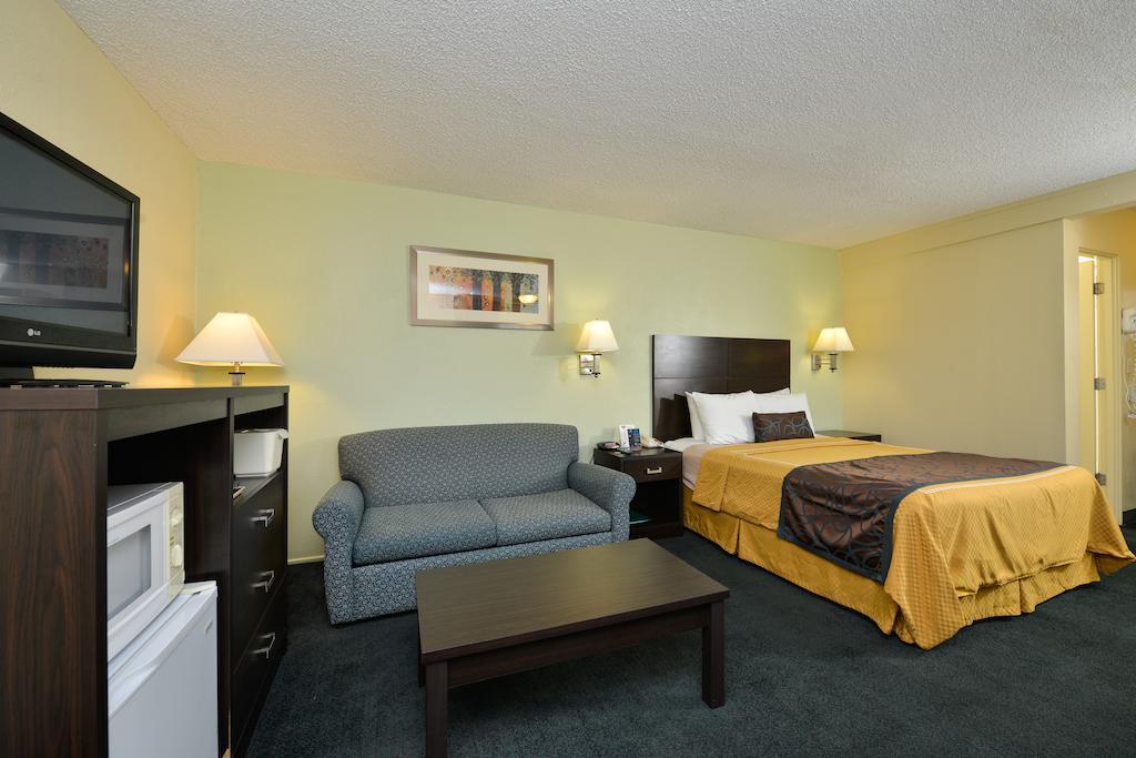 University Inn & Suites