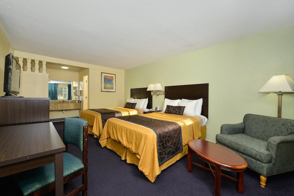 University Inn & Suites