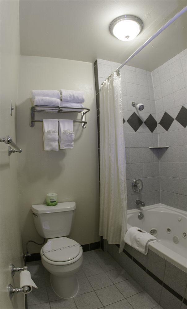 University Inn & Suites