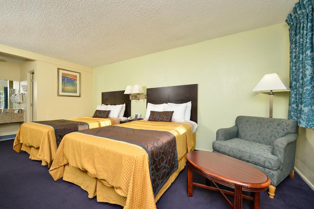 University Inn & Suites