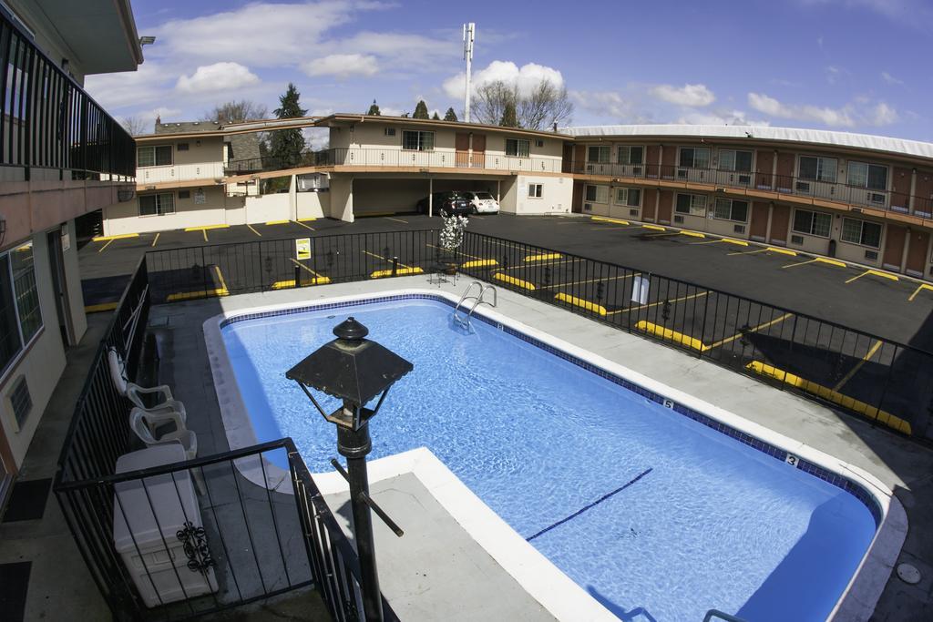 University Inn & Suites