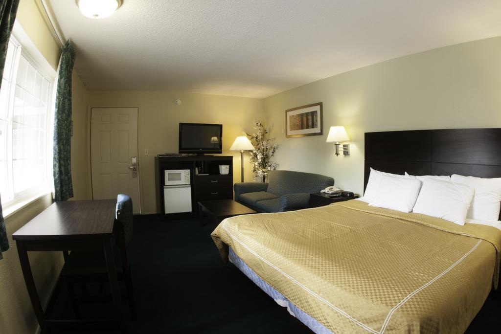 University Inn & Suites