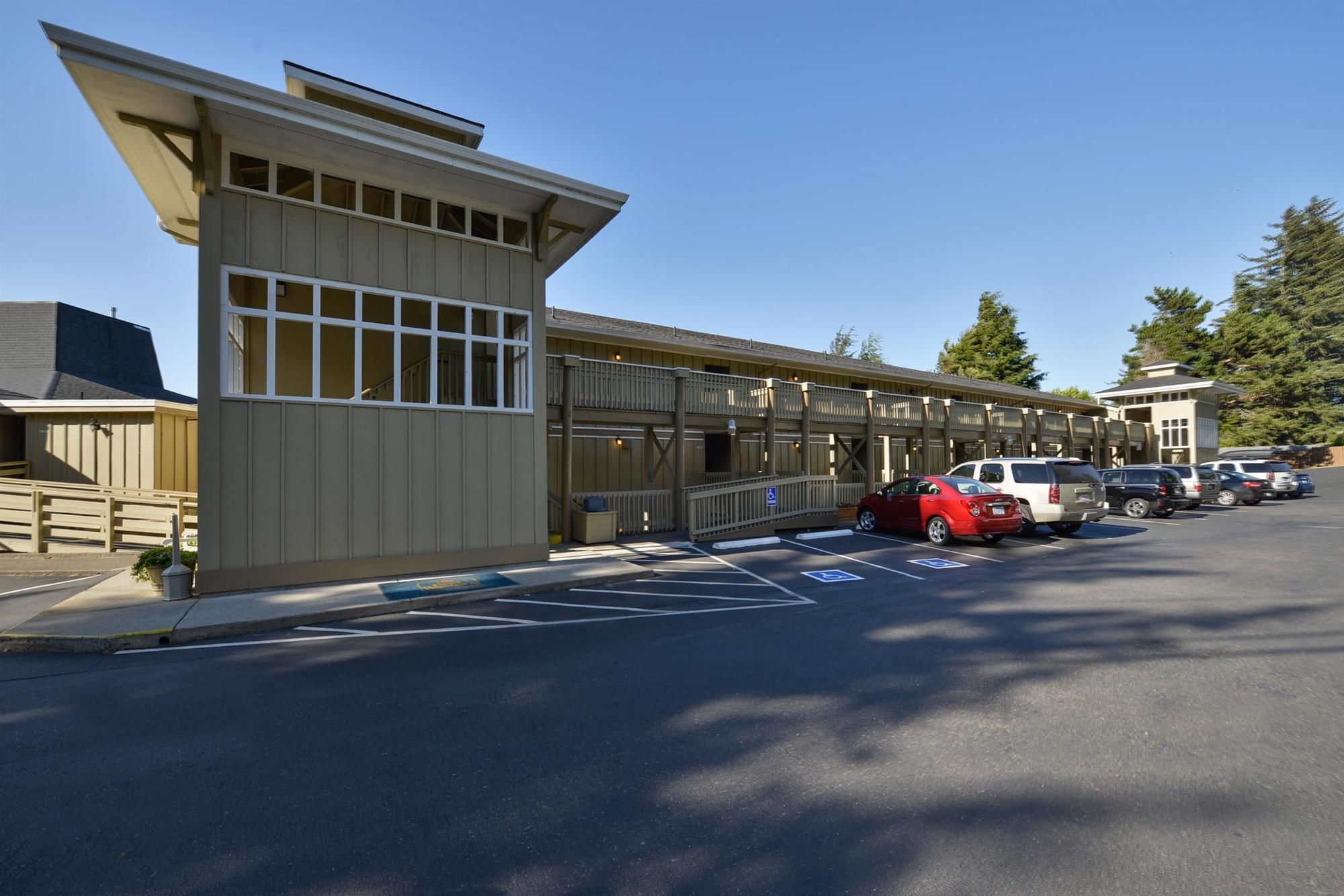 Best Western Pier Point Inn