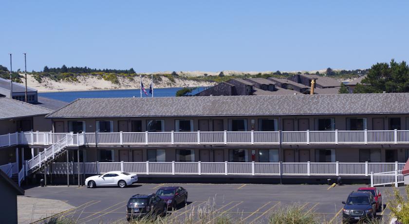 River House Inn, a Baymont by Wyndham