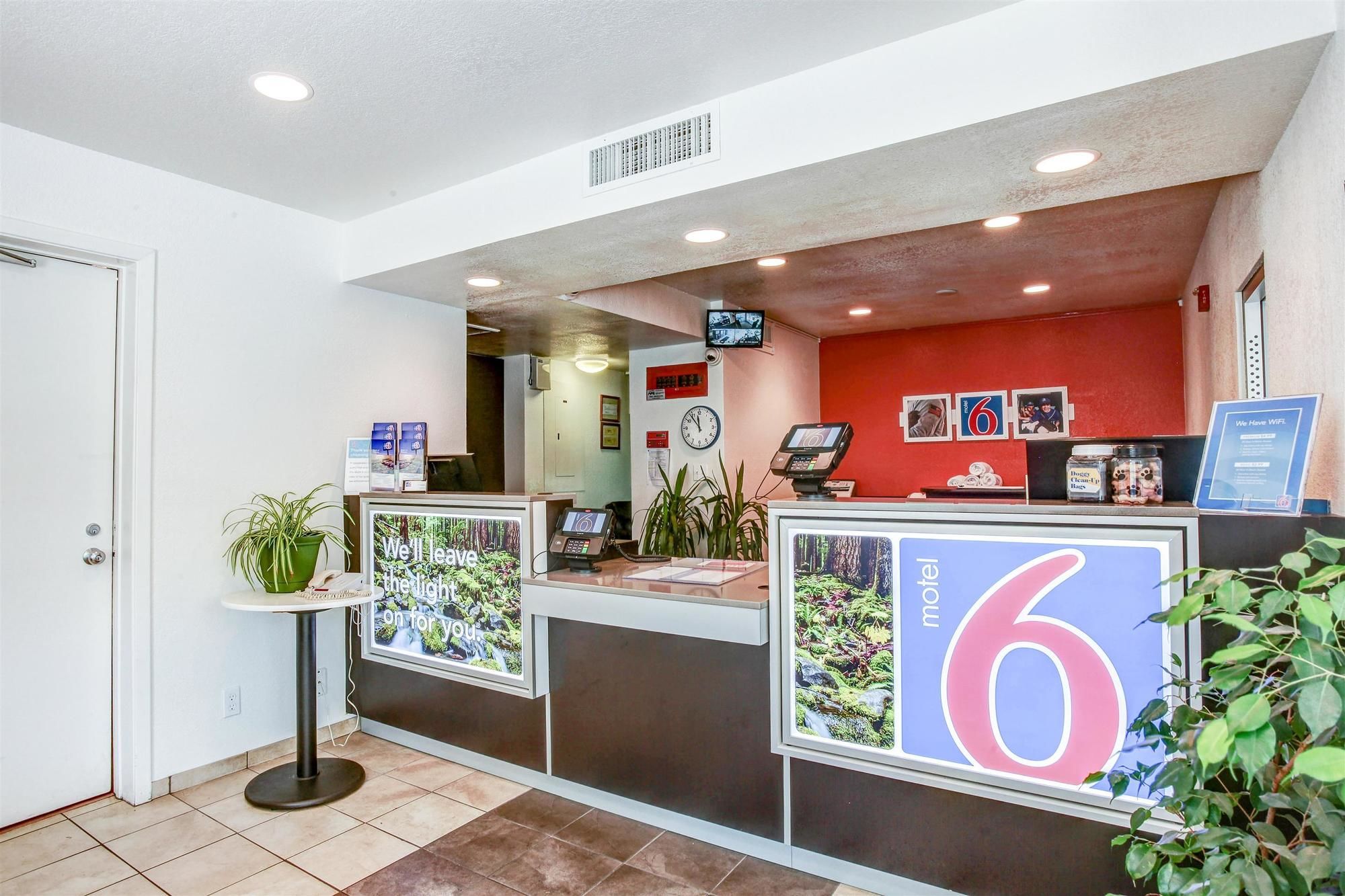 Motel 6 Grants Pass