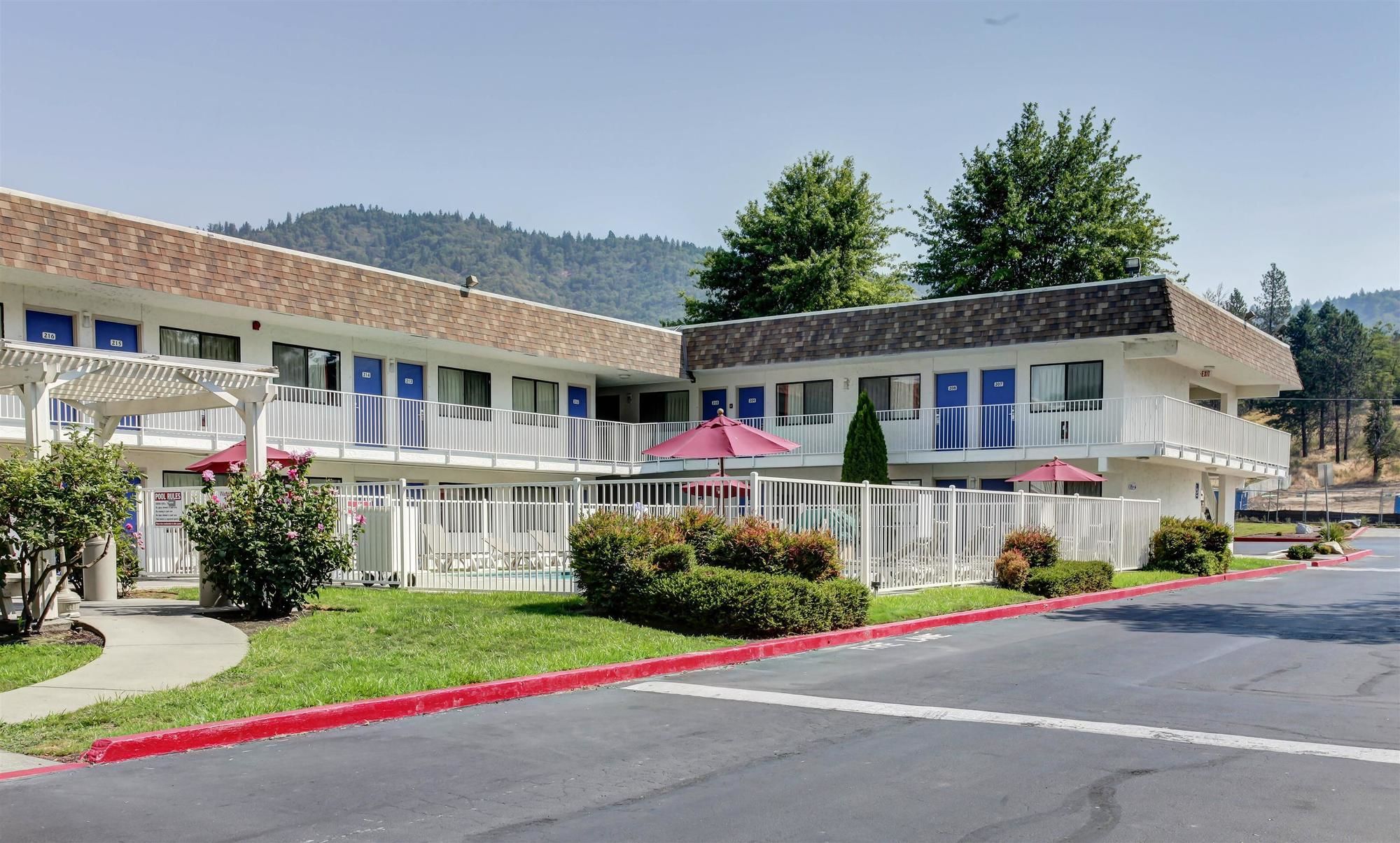 Motel 6 Grants Pass