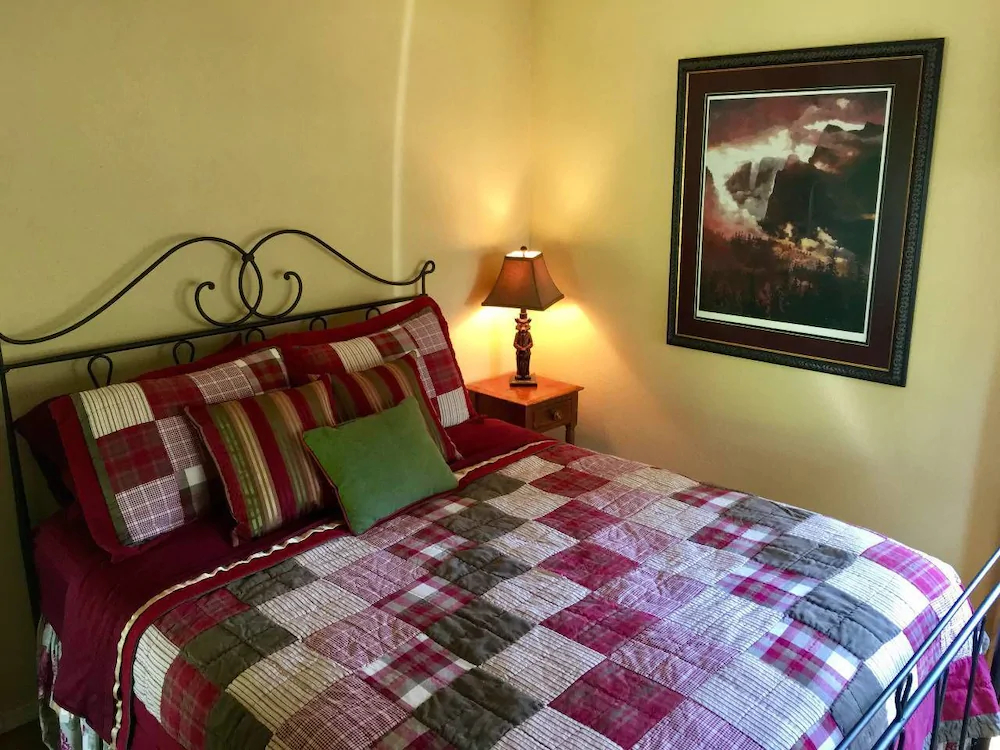 Romantic Rogue River Cottage